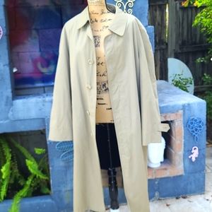 Brooks Brothers tan 42 reg trench coat. Removable liner. Gently worn